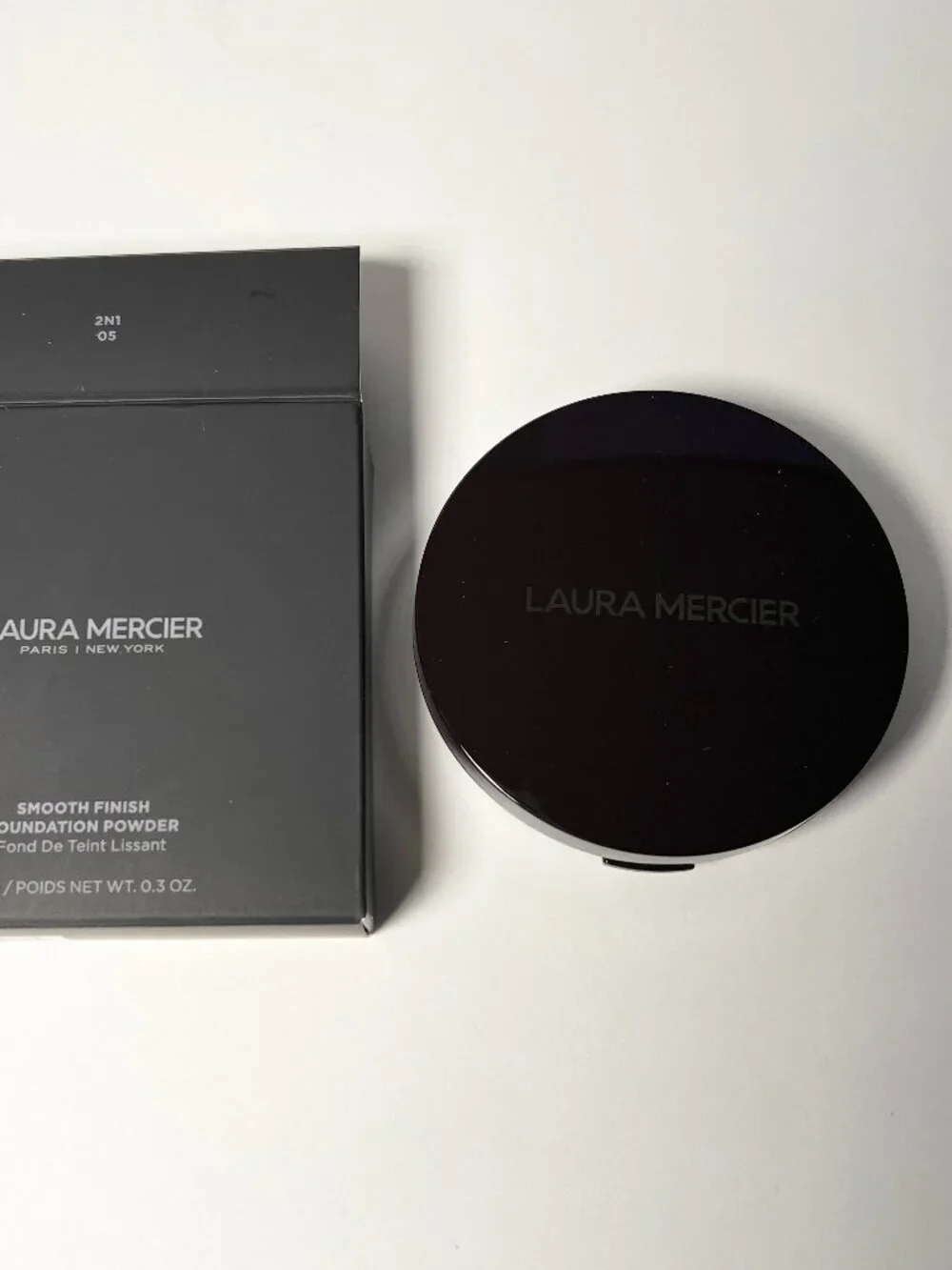 Laura Mercier Smooth Finish Foundation Powder Shade 2N1 05 Full Regular Size